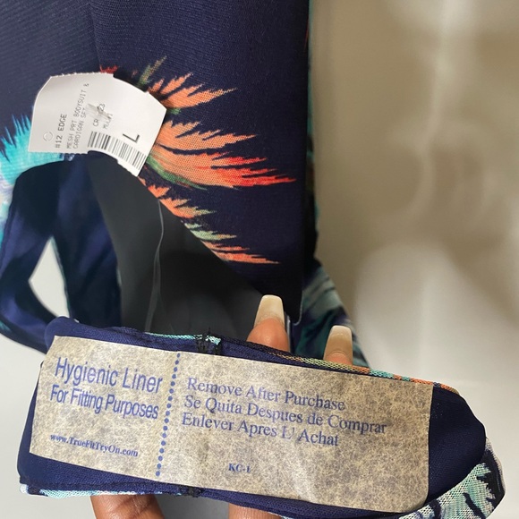 NWT Monokini in a Tropical Print - Picture 5 of 6